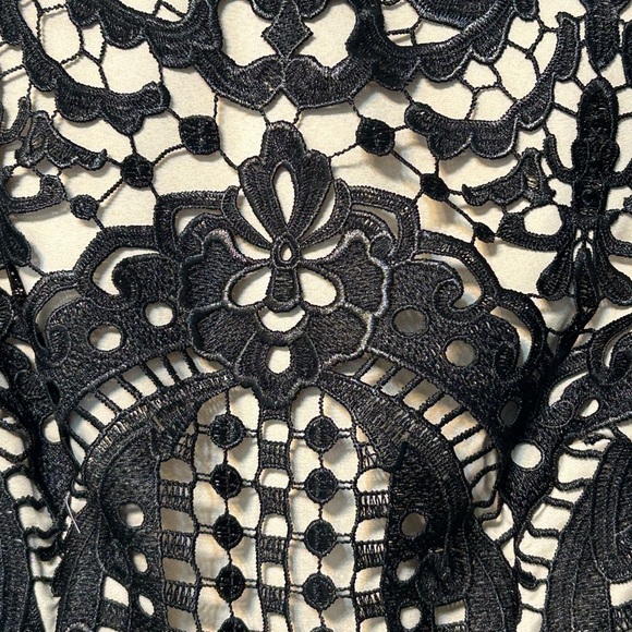 Aidan Mattox black lace and crepe dress with pockets - Picture 7 of 9